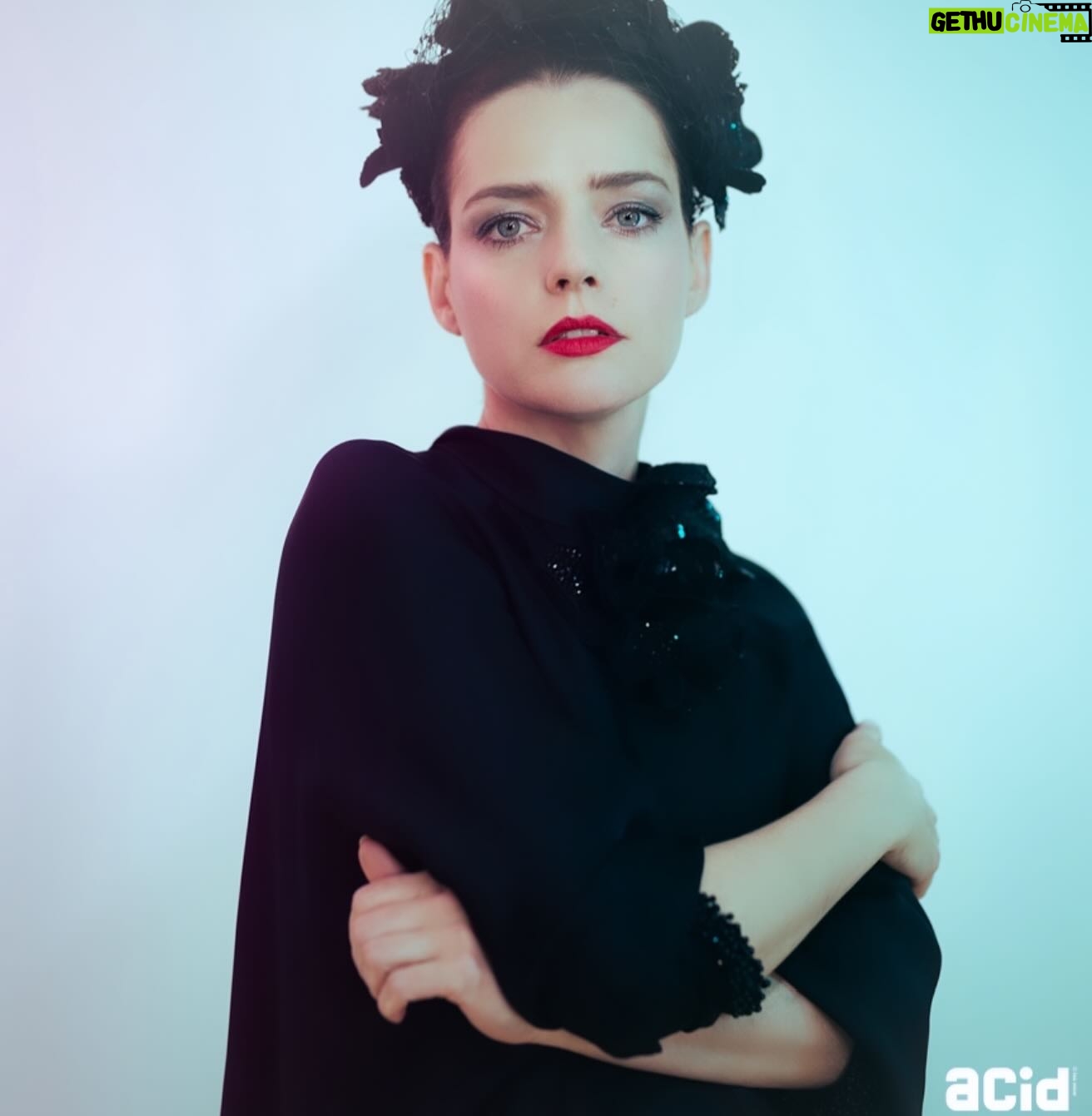 Roxane Mesquida - 1.8K Likes - Un grand merci à @association_acid pour ce festival incroyable ❤️ Un bonheur d’avoir présenté #Fotogenico avec vous.
📸 @learener.photographe
Habillée par @emanuelungaroparis
#makeup @phophiemathiasmakeup @diorbeauty