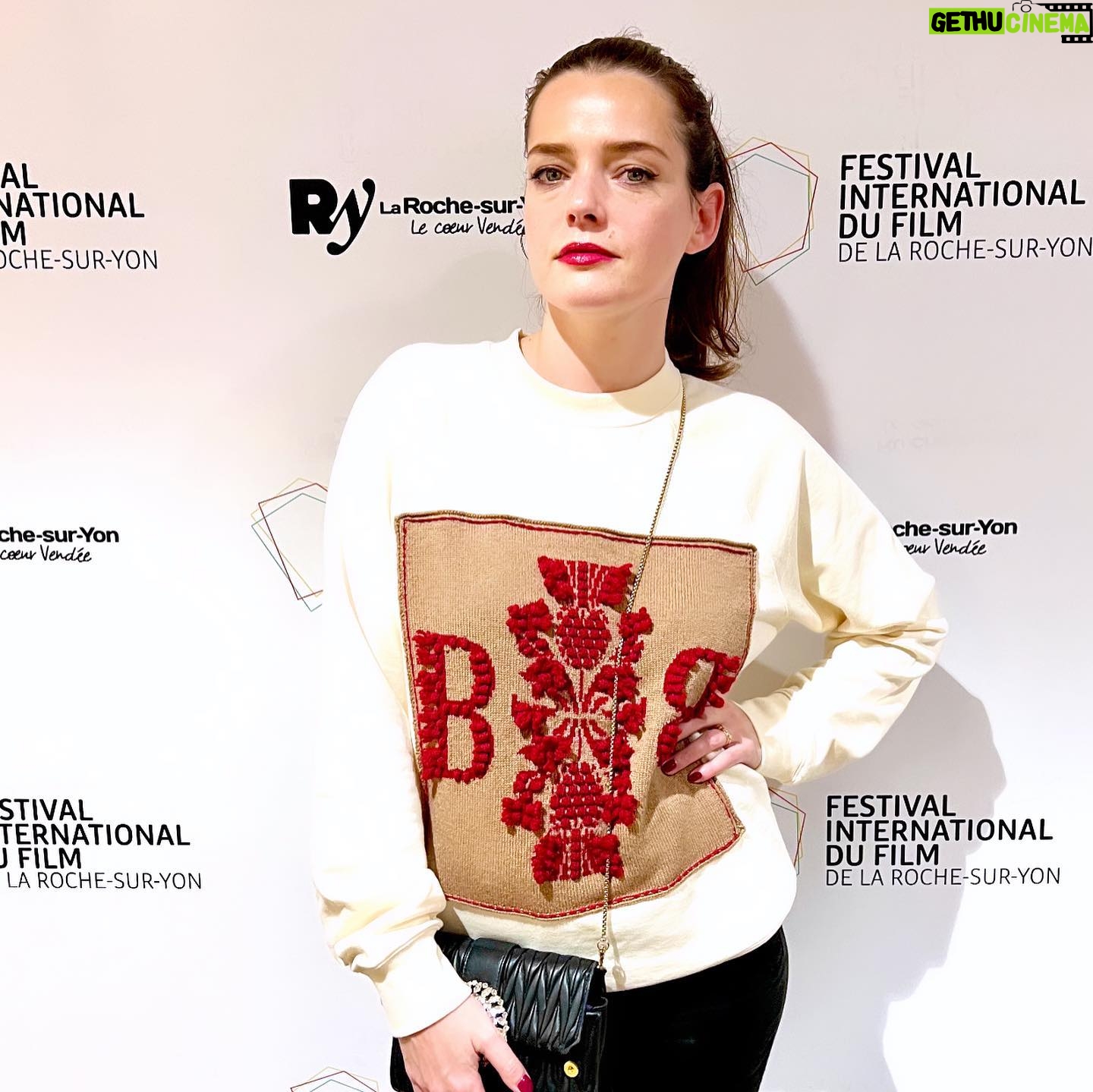 Roxane Mesquida - 1.6K Likes - Merci @festfilmlrsy We had a blast! @meduse_film sort au cinéma le 26 octobre! @arnaudvalois #sophielevy @franckannese @waynapitch @lyoncaen