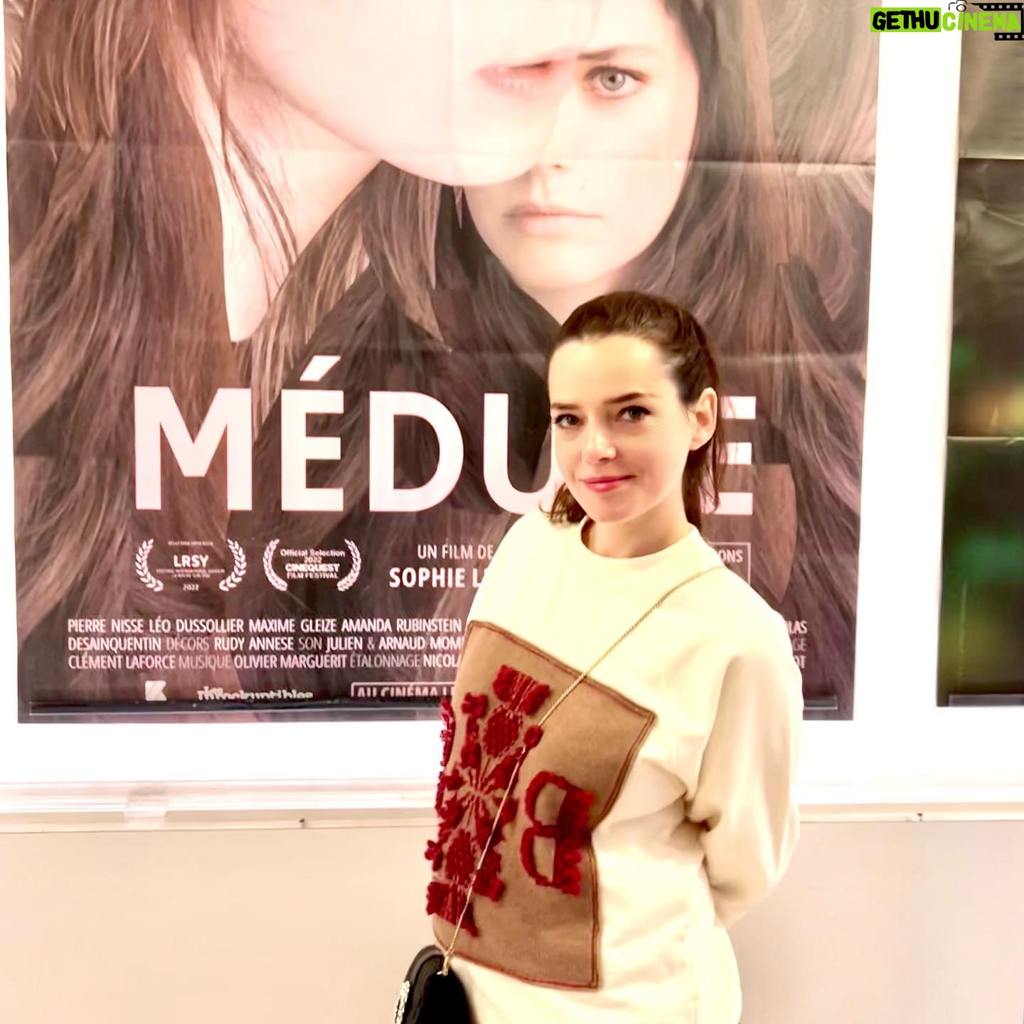 Roxane Mesquida - 1.6K Likes - Merci @festfilmlrsy We had a blast! @meduse_film sort au cinéma le 26 octobre! @arnaudvalois #sophielevy @franckannese @waynapitch @lyoncaen