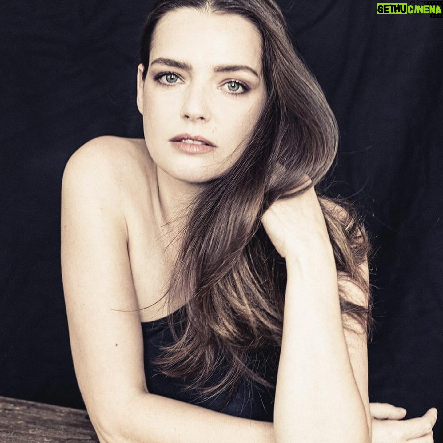 Roxane Mesquida - 2.8K Likes - Portraits 📸 @francoisberthier pour le magazine @toutma_magazine à l’occasion de la sortie du film @meduse_film de #sophielevy le 26 octobre 🍿#hair @hairleilaparis #makeup @nicolas_amedeo for @chanel.beauty wearing @gucci Merci @celinetoutma @franckannese et @alexmalgouyres ❤️