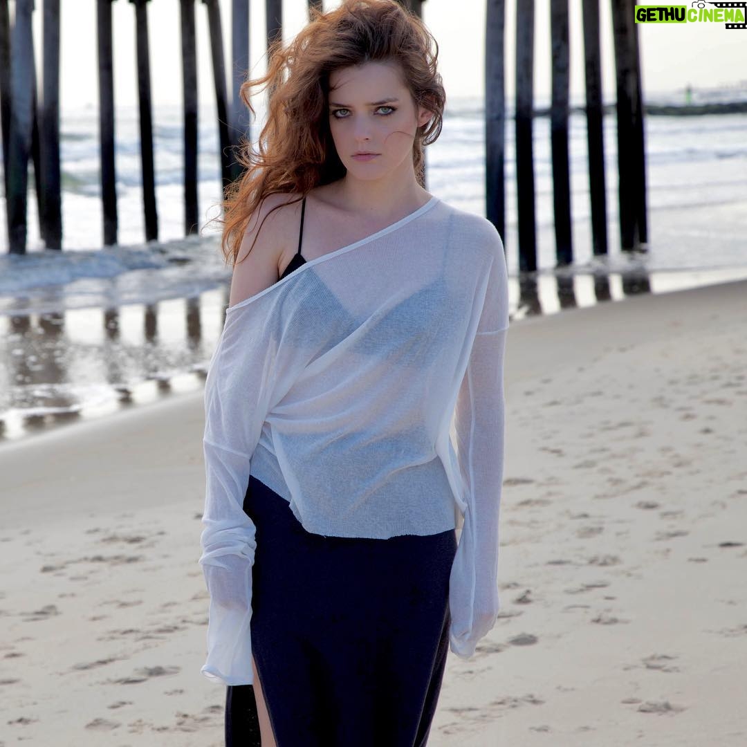 Roxane Mesquida - 2K Likes - 📸 @ericguillemainphoto @2bmanagement #dayatthebeach #photooftheday