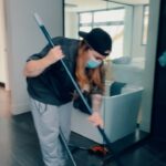Roxane Bruneau Instagram – Bon, la vitre a explosée en pleine nuit comme par magie… J’ai donc attendu 3 jours pour voir si le dégâts allait lui aussi disparaître comme par magie… Ce matin il était encore la …

Première aventure de 2024 👋🏼😂