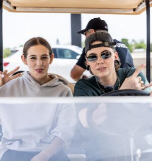 Roxane Bruneau Instagram - Ma best friend a 15 ans aujourd’hui 🥳

Je suis reconnaissante pour toutes nos conversations, nos aventures et nos fou rire 🖤 tu ma accepté dans ta vie avec tellement de bonté et de générosité, j’aurais pas pu demander mieux comme belle fille 💫

Je t’aime mon grand coeur ♥️