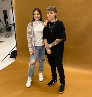 Roxane Bruneau Instagram - Ma best friend a 15 ans aujourd’hui 🥳

Je suis reconnaissante pour toutes nos conversations, nos aventures et nos fou rire 🖤 tu ma accepté dans ta vie avec tellement de bonté et de générosité, j’aurais pas pu demander mieux comme belle fille 💫

Je t’aime mon grand coeur ♥️