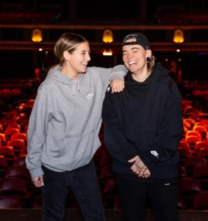 Roxane Bruneau Instagram - Ma best friend a 15 ans aujourd’hui 🥳

Je suis reconnaissante pour toutes nos conversations, nos aventures et nos fou rire 🖤 tu ma accepté dans ta vie avec tellement de bonté et de générosité, j’aurais pas pu demander mieux comme belle fille 💫

Je t’aime mon grand coeur ♥️