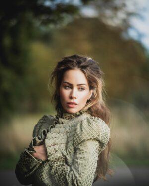 Roxanne McKee Instagram - Feeling very Midsummer Night’s Dream in Hector Maclean 💚
for @cutlermagazine 
Fashion @hectormacleanlondon 
📸 @scarlettwarrick