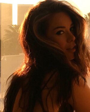 Roxanne McKee Instagram - Please enjoy my freshly baked side eye ☀️