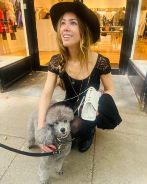 Roxanne McKee Instagram - Enchantée 🐩