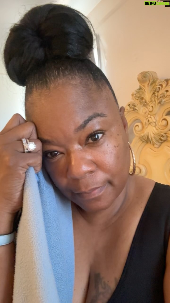 Roxanne Shanté Instagram - When you can’t find your favorite blue cover 😒
