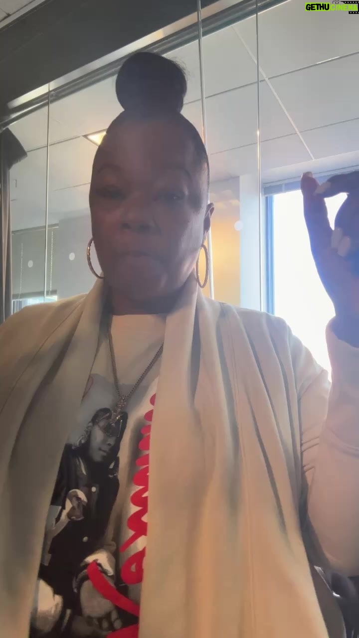 Roxanne Shanté Instagram - Who fried this chicken ? It tastes marinated. #plzbelieveit