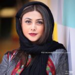 Roya Teymourian Instagram - "اعتراض انجمن صنفی بازیگران سینما به حکم صادره برای آزاده صمدی" سینما و تئاتر از شاخصه های فرهنگی هر کشور بوده و تخریب اهالی هنر نتیجه ای جز برهم خوردن امنیت روانی جامعه ندارد. با توجه به انتشار حکم صادره برای خانم آزاده صمدی که بسیار عجیب، حیرت آور و بخش هایی از آن تحقیرآمیز بوده است و چون در این حکم، ایشان مشمول ممنوعیت از کار بازیگری، خروج از کشور و حتی استفاده از فضاهای مجازی، ارتباطی و مخابراتی نیز گردیده اند، این انجمن بنابر وظیفه صنفی حمایت از فعالیت های شغلی و پیگیری در احقاق حقوق حرفه ای اعضای خود، اعتراض بسیار شدید نسبت به صدور این حکم را اعلام می نماید. از آنجا که افراد دیگری از اعضای این انجمن نیز در انتظار رسیدگی های مشابه هستند، نگرانی جدی خود را ابراز نموده و انتظار داریم قوه قضائیه با درایت کامل، تضمین اصل دادرسی عادلانه و حفظ حرمت اشخاص، آرامش را به جامعه و فضای فرهنگی و هنری کشورمان بازگرداند. هیئت مدیره انجمن صنفی بازیگران سینما  #آزاده_صمدی