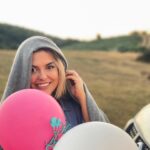 Roya Teymourian Instagram – همه تلخی های زندگی با تو شیرین می‌شود.خورشید زندگی‌ من.
تولدت مبارک دخترکم.