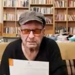 Roya Teymourian Instagram - حواستان نیست یا نمی دانید که این مرد بزرگ آقای مهرجویی بزرگ سینمای ماست. اگر نمی دانید هم نمی توان از شما خورده گرفت چون شما سینما نمی‌شناسید. شما در جای غلط دارید تصمیمات غلط تر می‌گیرید. نه تنها شما که پیش از شما هم خوب خاطرمان هست با سنتوری چه کردید و حالا باز با لامینور و لامینورها، مهرجویی و مهرجویی ها. این بار هم بنده تمام قد خواهم ایستاد برای جناب مهرجویی که شما نمی‌شناسید وگرنه به خودتان اجازه نمی دادید با او این چنین کنید. . #داریوش_مهرجویی #لامینور #سنتوری