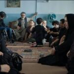 Roya Teymourian Instagram - همزمان با اکران در سینمای رسانه؛ لحظاتی از فیلم سینمایی #شادروان منتشر شد ناسلامتی ما بابامون مرده ها! در خلاصه داستان شادروان آمده: "پدر خانواده‌ای می‌میرد. اما مساله‌ خانواده نه مرگ پدر بلکه رسیدگی به مهمانانی‌ست که آمده‌اند و خوش می‌گذرانند و تا جنازه را دفن نکنند، نمی‌روند؛ جنازه‌ای که انگار قرار نیست به این زودی‌ها دفن شود..." . سینا مهراد، گلاره عباسی، نازنین بیاتی، بهرنگ علوی، با هنرمندی رویا تیموریان بازیگران این فیلم سینمایی هستند. کارگردان: حسین نمازی تهیه کننده:عباس نادران @sinamehraad @gelarehabbasi @bayati__nazanin @behrangalavi_official @royateymourian @hossein.namazi1982 @abbas.naderan @shadravan_movie