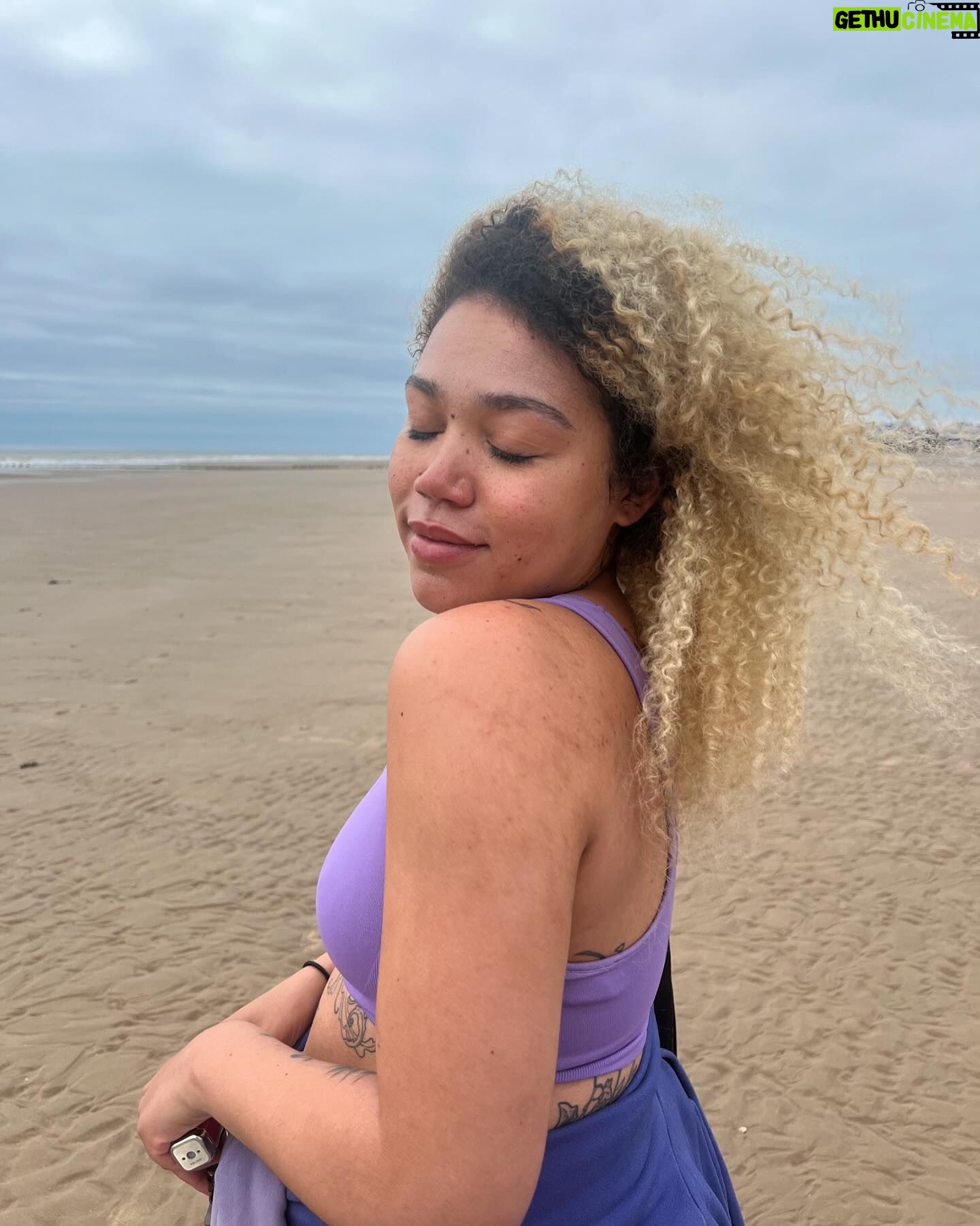 Ruby Barker - 2.1K Likes - 🌊