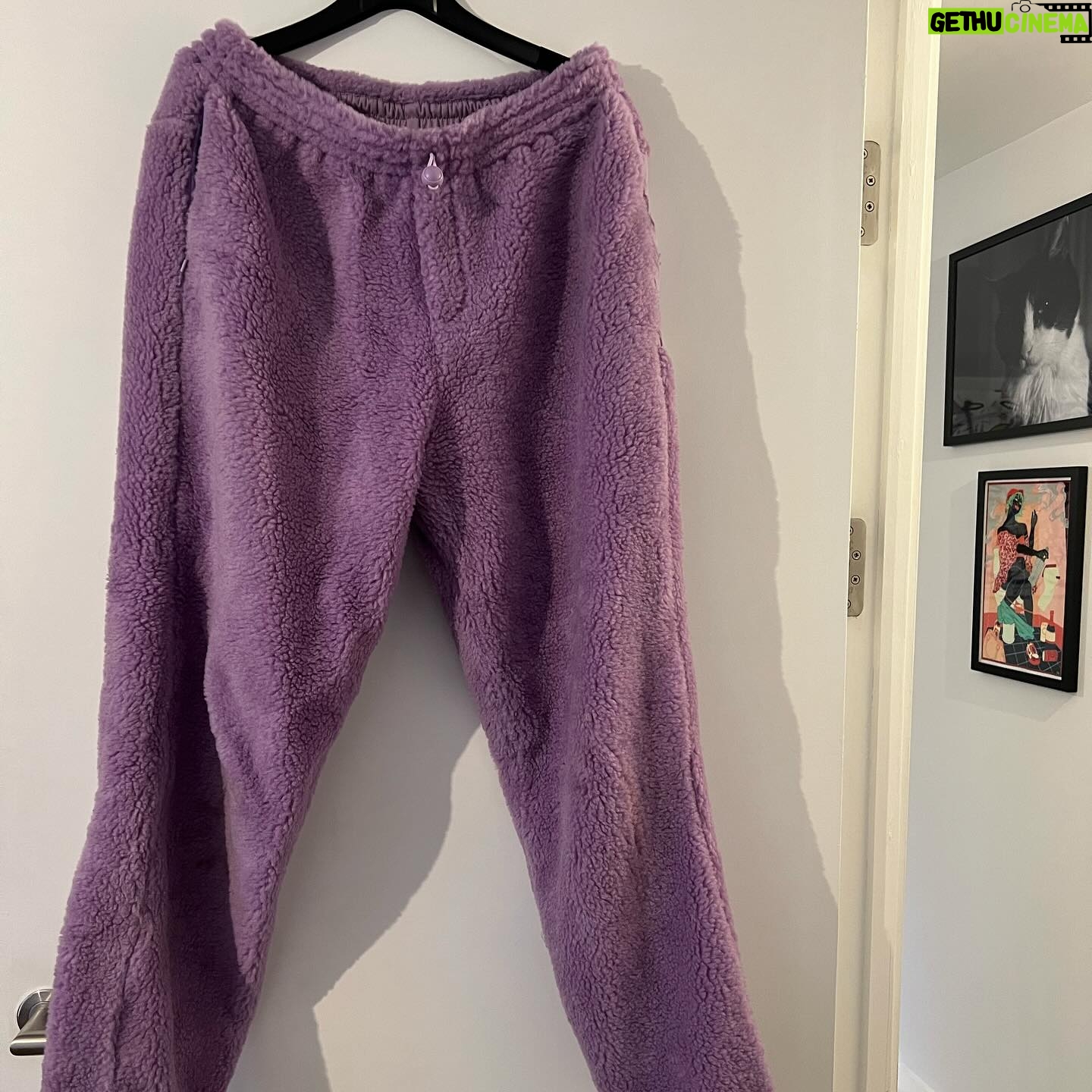 Ruby Barker - 1.5K Likes - ✨I’m now on Vinted✨ I realised during my move that I have so many beautiful clothes worthy of stylish homes whilst I make room for more opportunities. Link in bio @rubybarkerofficial @vinted