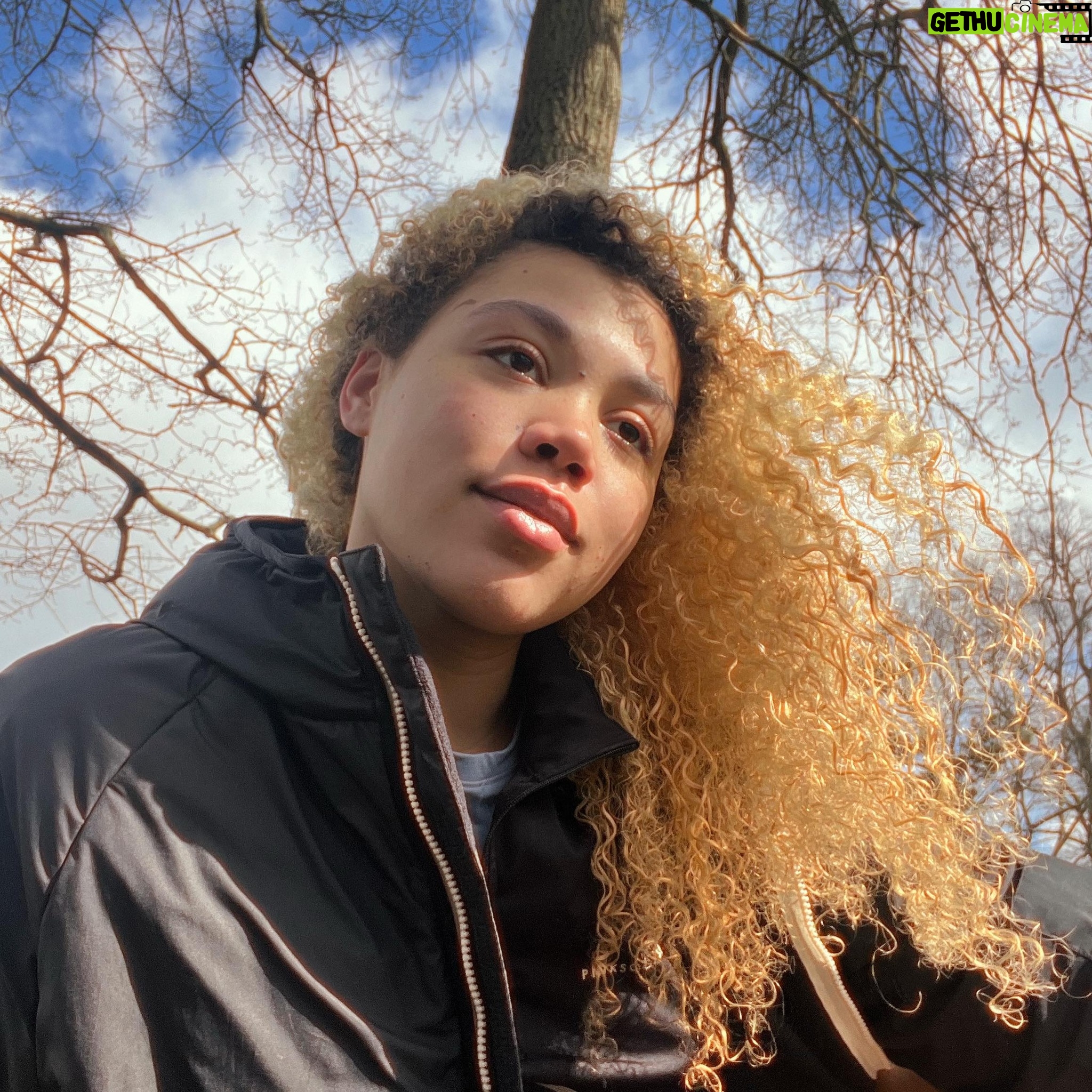 Ruby Barker - 1.2K Likes - 🌞 #blondemagic