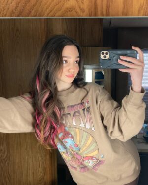 Ruby Jay Instagram - What an amazing opportunity it has been to work on this set. Make sure to watch the season finale of @thesantaclauses on @disneyplus out now!! This is definitely a show to remember ♥️
.
#thesantaclauses #seasonfinale #disneyplus
