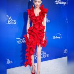 Ruby Jay Instagram - The Santa Clauses premiere was the most magical event ever ✨ Thank you so so much for having me ♥️ @thesantaclauses premieres November 16th on @disneyplus 🎄 #TheSantaClauses #DisneyPlus #SantaClause #santaclauseiscomingtotown #worldpremiere #Disney