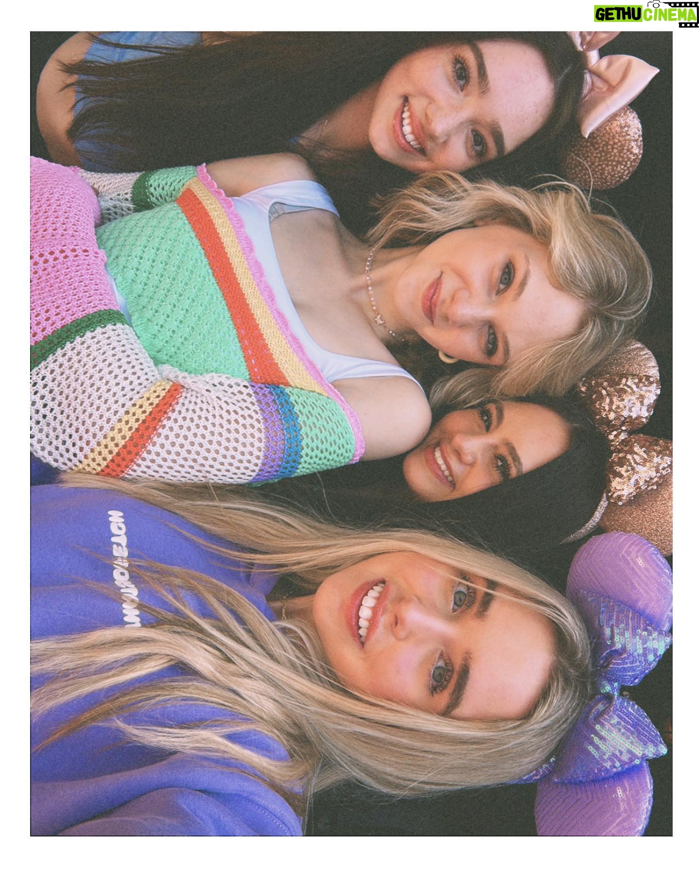 Ruby Jay - 15.5K Likes - Disney Day 👑
.
Absolutely love these girls ♥️
