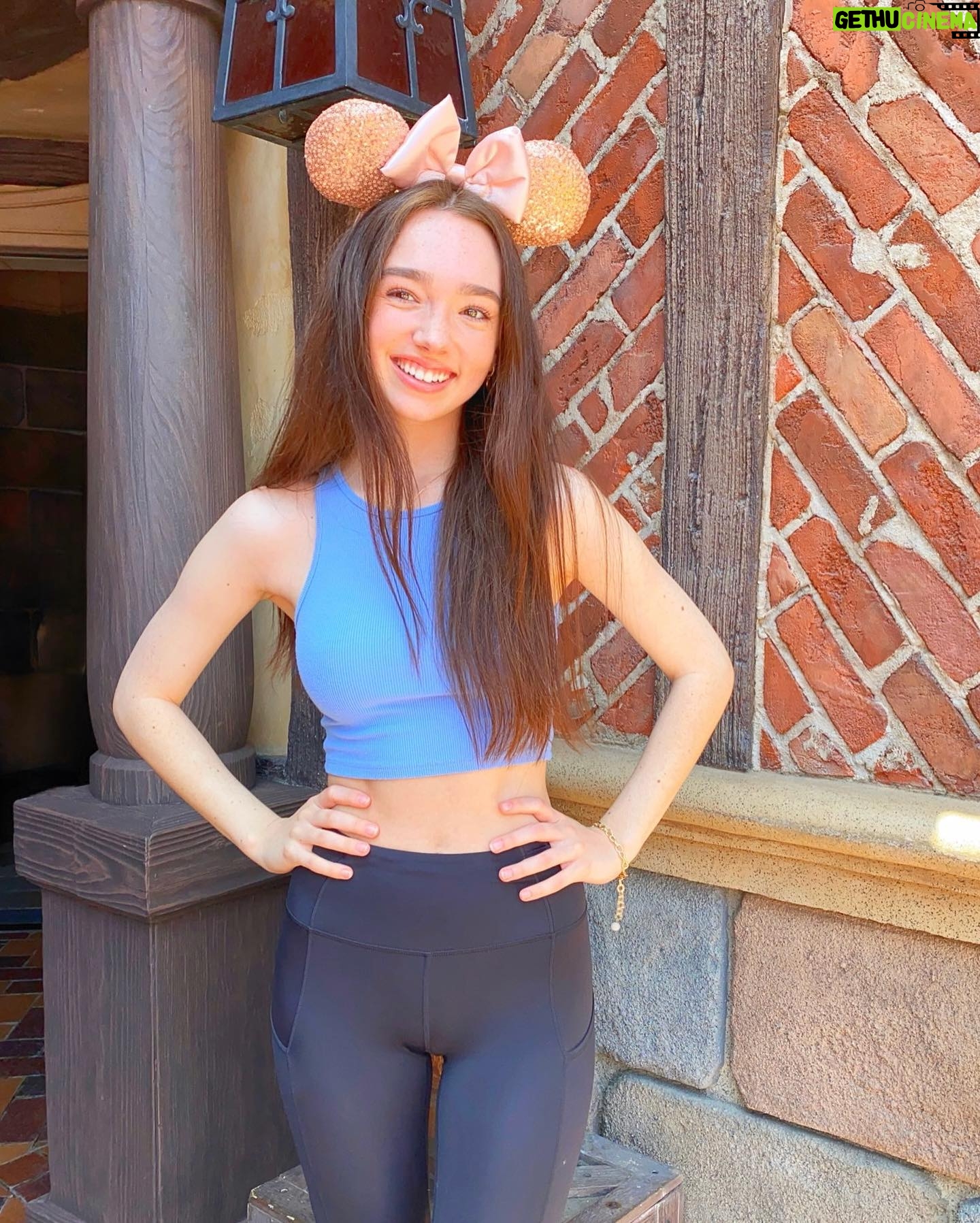 Ruby Jay - 15.5K Likes - Disney Day 👑
.
Absolutely love these girls ♥️