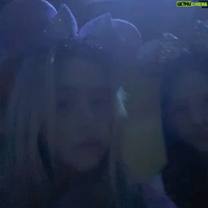 Ruby Jay - 15.5K Likes - Disney Day 👑
.
Absolutely love these girls ♥️