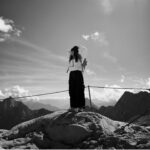 Ruby O. Fee Instagram - Anzeige Ich habe schon in vielen Ländern gelebt und egal wo wir waren, mein Vater und ich haben es geliebt, gemeinsam zu wandern. Deshalb haben die Berge bis heute eine enorme Anziehungskraft auf mich. Gemeinsam mit Xiaomi habe ich mir den Wunsch erfüllt, die Zugspitze zu erklimmen. Es war ein wahnsinniges Gefühl auf dem Gipfel zu stehen und den Alltag für ein paar Minuten im Tal zu lassen. #Xiaomi13TPro #LebeDeinenMoment #Leica #BucketList #mission #done @xiaomi.deutschland