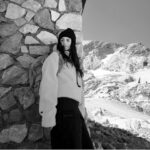 Ruby O. Fee Instagram - Anzeige Ich habe schon in vielen Ländern gelebt und egal wo wir waren, mein Vater und ich haben es geliebt, gemeinsam zu wandern. Deshalb haben die Berge bis heute eine enorme Anziehungskraft auf mich. Gemeinsam mit Xiaomi habe ich mir den Wunsch erfüllt, die Zugspitze zu erklimmen. Es war ein wahnsinniges Gefühl auf dem Gipfel zu stehen und den Alltag für ein paar Minuten im Tal zu lassen. #Xiaomi13TPro #LebeDeinenMoment #Leica #BucketList #mission #done @xiaomi.deutschland