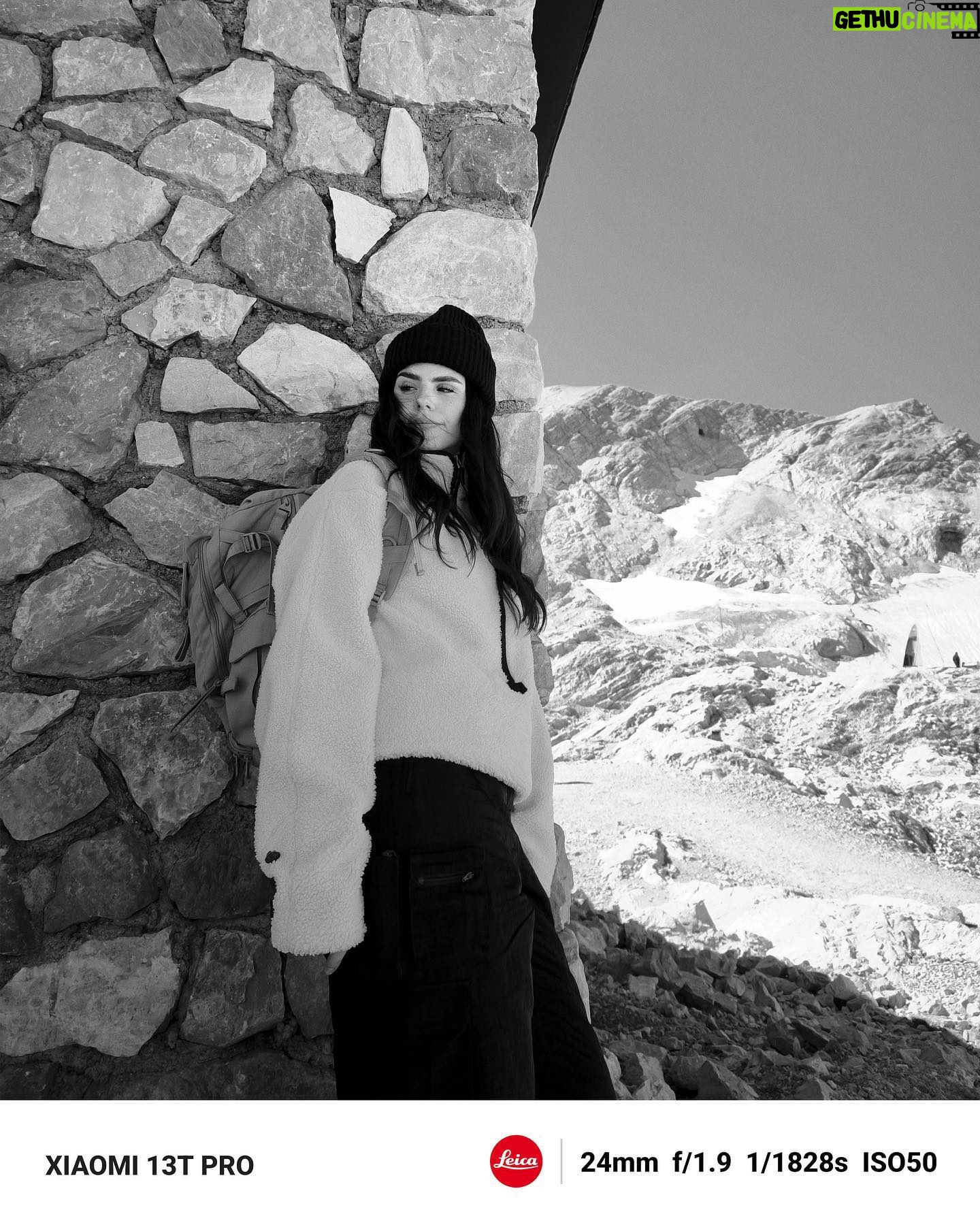 Ruby O. Fee Instagram - Anzeige Ich habe schon in vielen Ländern gelebt und egal wo wir waren, mein Vater und ich haben es geliebt, gemeinsam zu wandern. Deshalb haben die Berge bis heute eine enorme Anziehungskraft auf mich. Gemeinsam mit Xiaomi habe ich mir den Wunsch erfüllt, die Zugspitze zu erklimmen. Es war ein wahnsinniges Gefühl auf dem Gipfel zu stehen und den Alltag für ein paar Minuten im Tal zu lassen. #Xiaomi13TPro #LebeDeinenMoment #Leica #BucketList #mission #done @xiaomi.deutschland