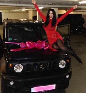 Ruby O. Fee Instagram - @suzukideutschland , you made my Christmas unforgettable with this amazing surprise! Excited to cruise into the new year with gratitude. Happy holidays to all and cheers to a fantastic New Year! 🌟
#anzeige
