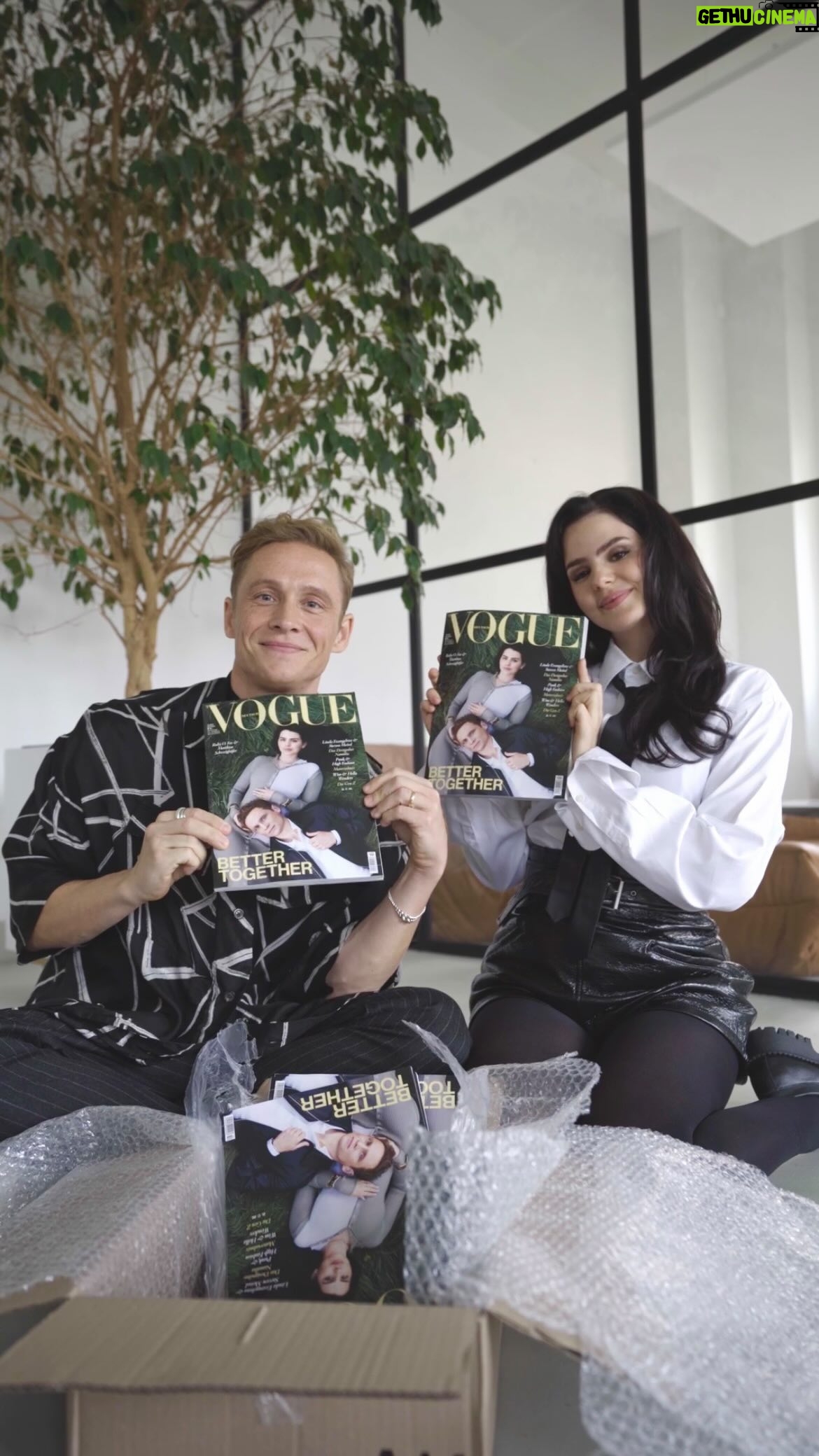 Ruby O. Fee Instagram - Ab zum Kiosk! Unsere Oktober-Ausgabe mit den Cover-Stars Ruby O. Fee und Matthias Schweighöfer ist ab heute erhältlich. Via Link in unserer Bio kann das Heft auch bequem nach Hause bestellt werden. Viel Spaß beim Lesen! #voguegermany #vogueoctober (Cover-Stars: @rubyofee und @matthiasschweighoefer für @voguegermany, Videograph: @julian_mathieu_)