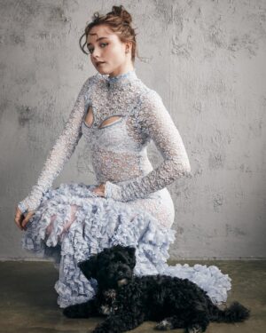 Ruby Stokes Instagram - It’s Snoopy’s world 🐶

@roseandivyjournal 
Photography @josephsinclair 
Styling @brillantnyansago 
Makeup @sarahillmakeup 
Hair @davidebarbieri_ 
Snoopy’s dad @josephsinclair