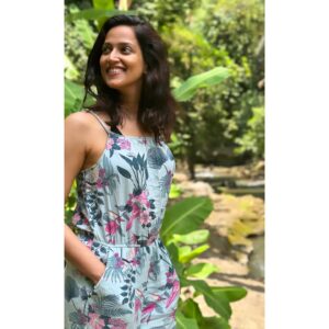 Rucha Inamdar Instagram - A fresh start to a fresh day..
Happy Sunday everyone ☺️

#sunday #green #nature #ruchainamdar #smile #hnm #happiness #happy #love #simplicity