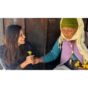 Rucha Inamdar Instagram - The language of love..

#gestures #flower 
#uttarakhand #love #uttarakhandtravel #india #traveldiaries