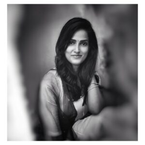 Rucha Inamdar Instagram - Inn aankhon se vabasta
Afsaane hajaaro hain..

Inn aankho ki masti ke..

#blackandwhite #navratrispecial #ruchainamdar #portrait #indian #festival