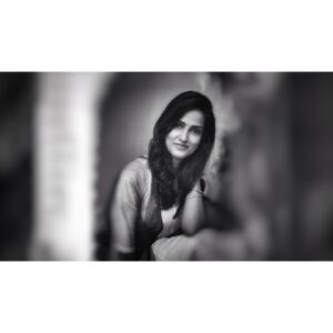 Rucha Inamdar Instagram - Inn aankhon se vabasta
Afsaane hajaaro hain..

Inn aankho ki masti ke..

#blackandwhite #navratrispecial #ruchainamdar #portrait #indian #festival
