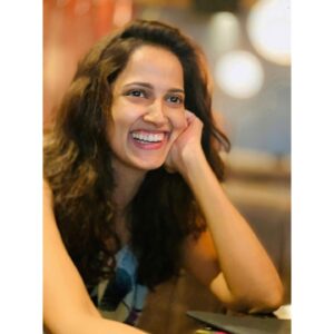 Rucha Inamdar Instagram - Isse kehete hai 
‘Starting your week on a BRIGHT note’ 😃✨

Happy Monday everyone !

#happymonday #happy #laughter #laugh #smile #positivity #work #bright #ruchainamdar