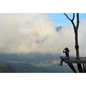 Rucha Inamdar Instagram - Me with Mount Agung..

#activevolcano #mountagung #bali #indonesia #lehangansweet #clouds #montain #bluesky #ruchainamdar