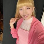 Ruka Matsuda Instagram - ブロードウェイミュージカル『MEAN GIRLS』昨日大千穐楽を迎えました！ お越しくださった皆様、本当にありがとうございました☺️ 知らない事だらけで新しい世界をこうして最後まで楽しむ事ができたのは、カンパニーの皆さんが優しく温かかったからだと実感しています😌💕 ミュージカルの魅力を知れたり、次はもっとこんな事にチャレンジしてみたい！と、楽しい思い出やワクワクを沢山得られました。ミーンガールズに携わる全ての皆様にとても感謝しています◎ 最初は悩みながら探っていったカレンちゃんですが、今では私が少しカレン・スミスになっている？と言うところもあり(実際お喋りがゆっくりになってる！)、それだけちゃんとカレンちゃんの側に居てあげることが出来たんじゃないかなと思っております。 たくさんの好きな言葉にも出会えましたし、最後まで誰も欠けることなく全公演駆け抜けられたことを嬉しく思います。 改めまして、皆様ありがとうございました！！！！ みんなにsexyコーンあげちゃう！！！🌽🌽💕 怒涛のお着替えだったなぁ…💭 . #MEANGIRLS #ミーンガールズ #ミュージカルミーンガールズ #meangirlsmusical