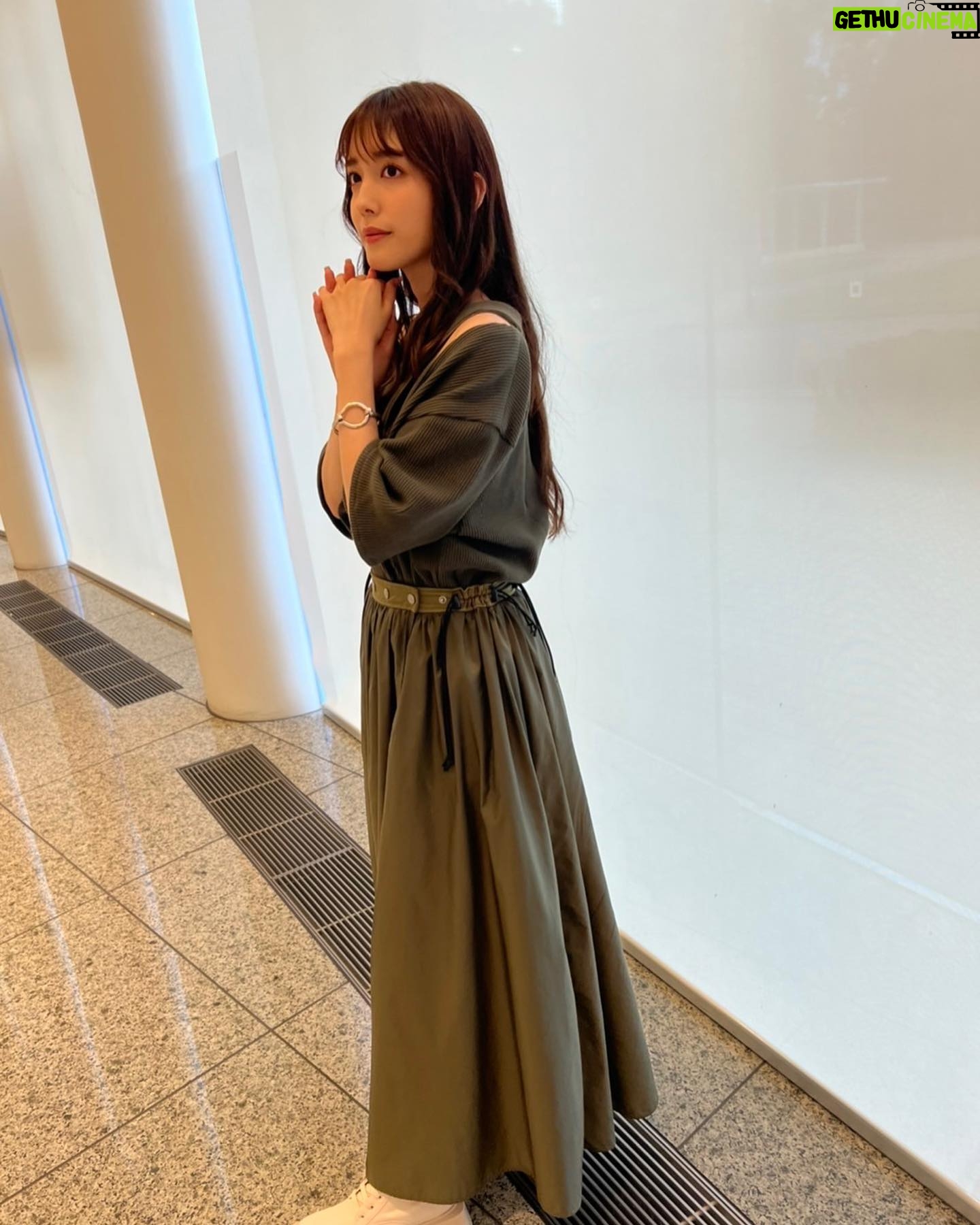Ruka Matsuda Instagram - 潜在能力テスト、ご覧になった皆様ありがとうございました!🧠✨ 我ながら結構答えられていたのでは!!と満足しながらスタジオを出ると、めちゃくちゃ空が綺麗でギャーギャー騒いだ日でした❤️🔥 見逃し配信もありますので、まだご覧頂いてない方も、放送地域じゃ無いんだよ〜と言う方も是非☺️ one-piece / @shiroma_official boots / @charleskeith_jp . #潜在能力テスト #shiroma #charleskeith