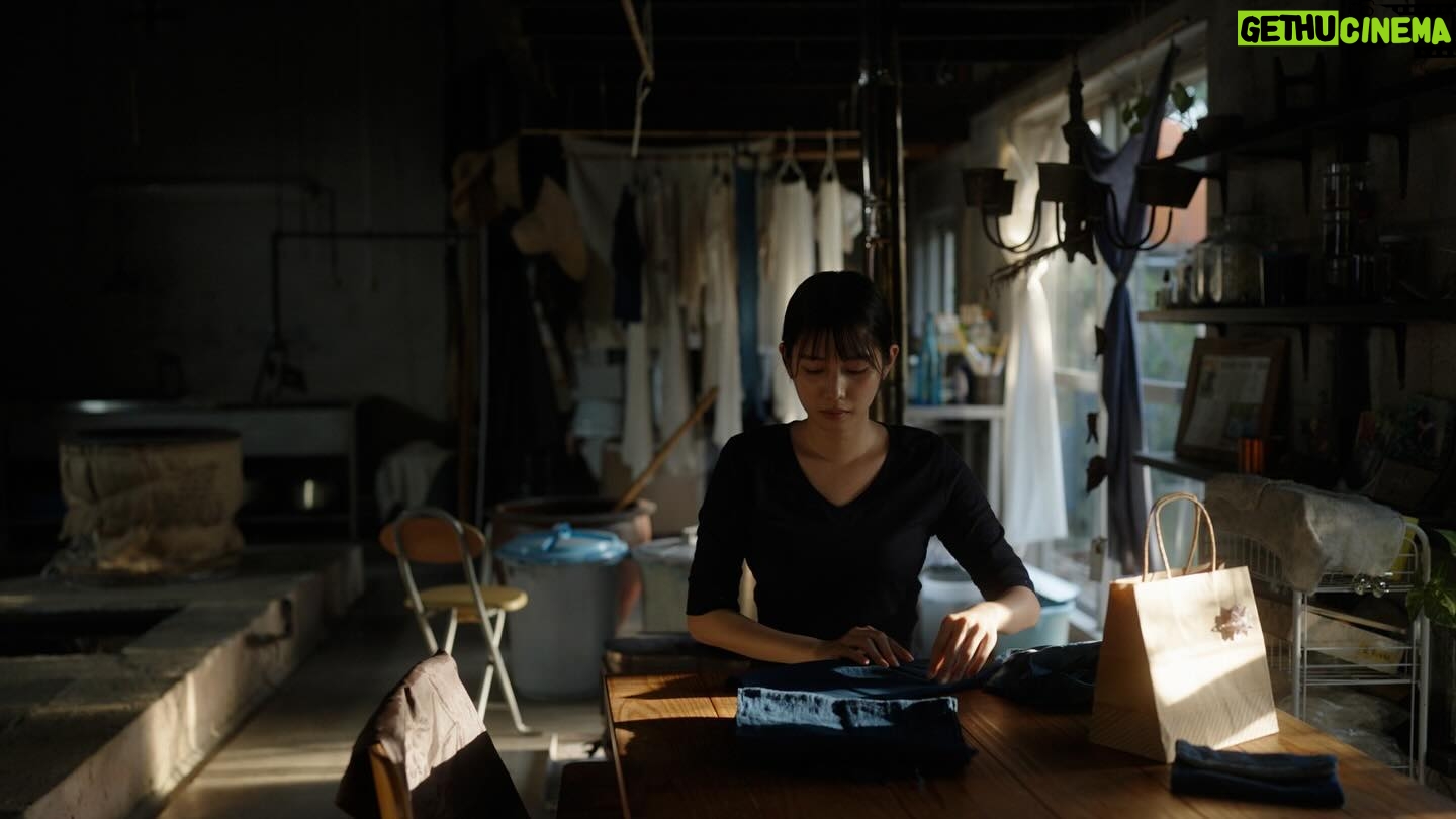 Ruka Matsuda Instagram - ただいま絶賛ミュージカル『ハネムーン・イン・ベガス』公演中ですが、短編映画の告知も失礼します…! 今年の第16回 沖縄国際映画祭で、主演を務めさせて頂きました短編映画が上映されます!舞台挨拶に登壇も致します! 4/21(日) 13:50〜 那覇文化芸術劇場 なはーと小劇場 ラスベガスから沖縄に駆けつけますので(?)映画祭にお越しの予定の皆様、宜しくお願い致します! 沖縄県北部に代々伝わる藍染め工房でのお話です😌 ↓公式HP↓ https://oimf.jp/movie/detail/13/