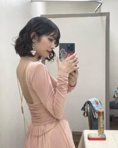 Ruka Matsuda Instagram - 先日ホテル椿山荘東京で行われました いしかわ県人会に、映画『レディ加賀』チームでお伺いさせていただいた時の写真です☺️ 映画の裏話などをお話しさせて頂きました！ 全国公開は2024/2/9です◎ 少し先ですが、お楽しみに！ dress / @elisabettafranchi shoes / @daianashoespress pierce / @ari._j necklace / @caki.jewelry . #レディ加賀 #映画レディ加賀