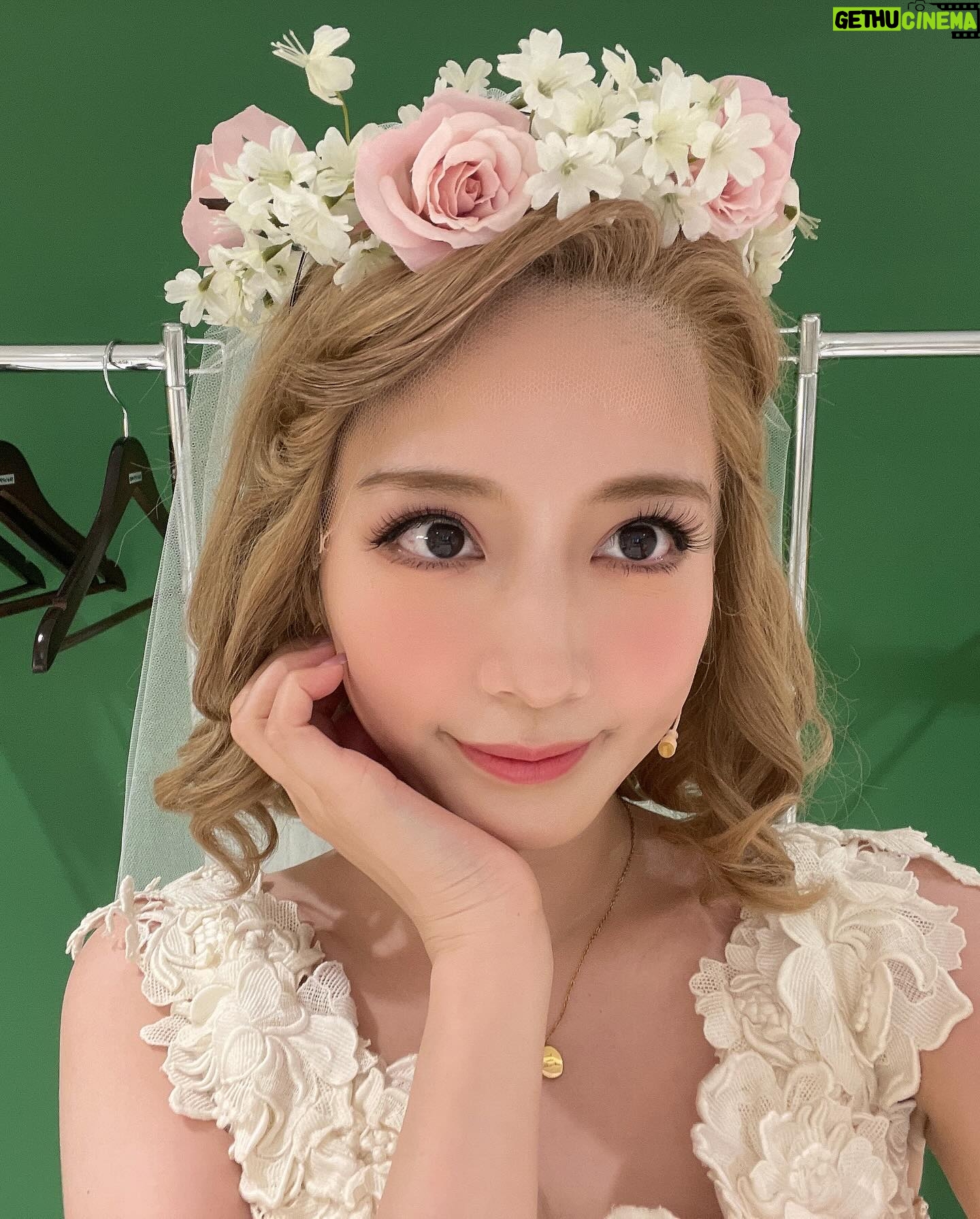 Ruka Matsuda Instagram - ブロードウェイミュージカル『ハネムーン・イン・ベガス』 昨日、無事に全39公演が終了いたしました!!!!!! お越しくださった皆様、本当にありがとうございました☺️ 東京も大阪も連日本当に満員のお客様がいらっしゃって、毎日幸せな気持ちでカーテンコールを迎えておりました! 皆様の声援も日々頑張り続ける理由となり、諦めることなく各公演を駆け抜けることができました。 改めて本当にありがとうございました! また他の作品でも皆様に会えるよう、精進して参りますので、引き続きよろしくお願いします!!! ベッツィ・ノーランでした!💛 . #ハネムーンインベガス