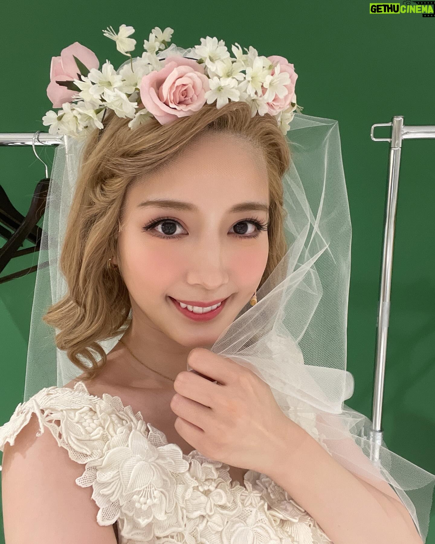 Ruka Matsuda Instagram - ブロードウェイミュージカル『ハネムーン・イン・ベガス』 昨日、無事に全39公演が終了いたしました!!!!!! お越しくださった皆様、本当にありがとうございました☺️ 東京も大阪も連日本当に満員のお客様がいらっしゃって、毎日幸せな気持ちでカーテンコールを迎えておりました! 皆様の声援も日々頑張り続ける理由となり、諦めることなく各公演を駆け抜けることができました。 改めて本当にありがとうございました! また他の作品でも皆様に会えるよう、精進して参りますので、引き続きよろしくお願いします!!! ベッツィ・ノーランでした!💛 . #ハネムーンインベガス