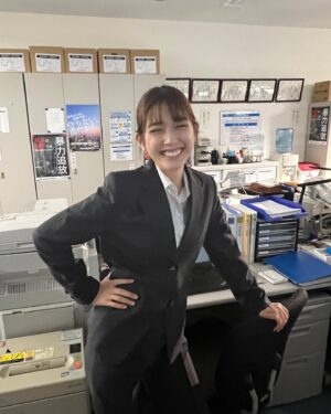 Ruka Matsuda Instagram - 本日11/2から映画『ナックルガール』が、Prime Video で日本を含む世界 240 以上の国と地域で配信スタートします！

私は新人刑事、半田夏菜子役で出演させて頂いております☺️

日韓共同制作の作品です！🇰🇷🇯🇵
韓国語が飛び交い、お昼にはキムチや韓国海苔が出てきて楽しく、そして韓国チームの皆さんもすごく温かい素敵な現場でした！
すこーしだけ韓国語も覚えました☺️✨

ぜひご覧下さい！