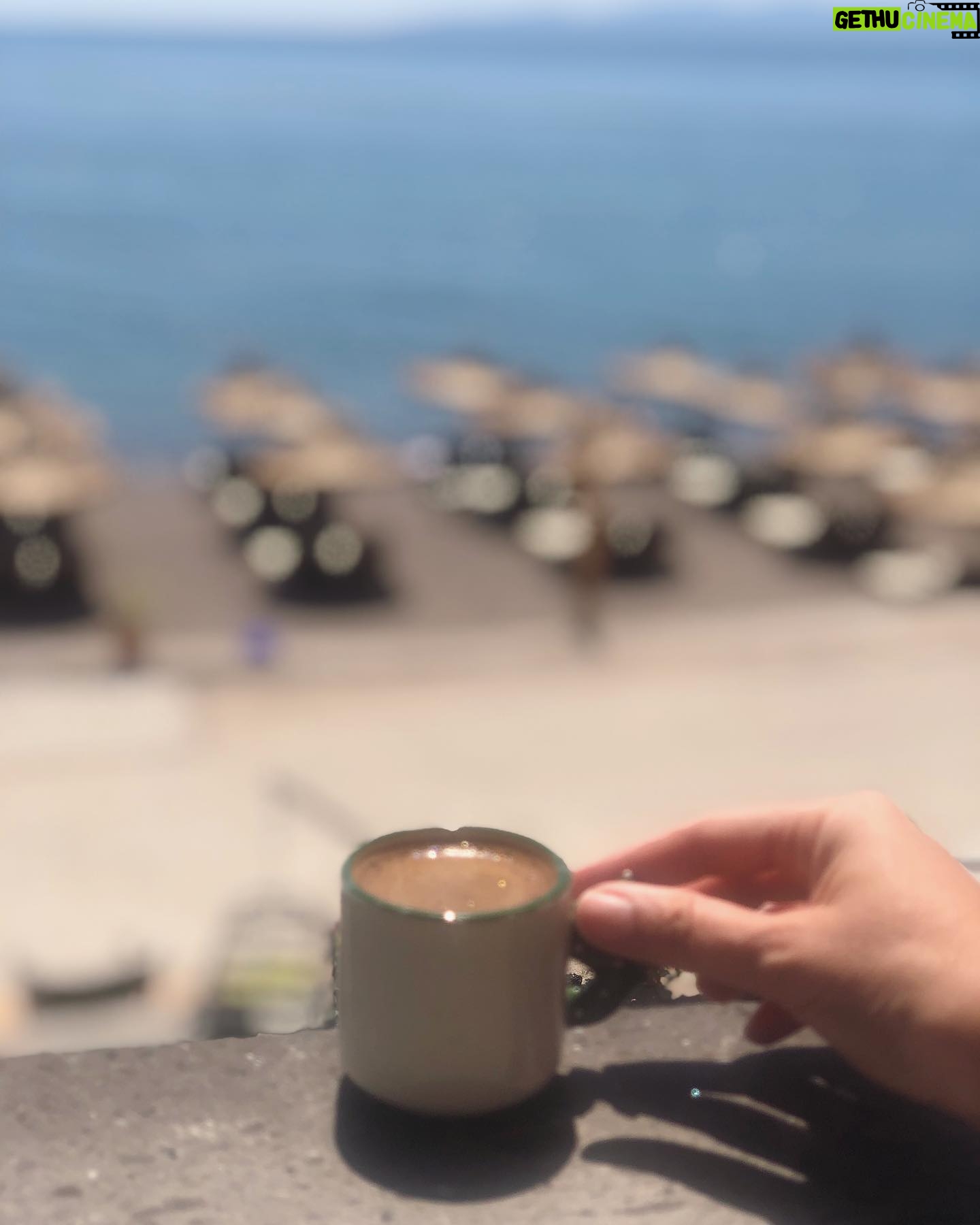 Ruken Demirer Instagram - Tam zamanı 😍☕️|| It’s coffee o’clock || c'est l'heure du café || iyi haftalar herkese ☀️🌸