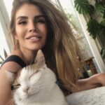 Ruken Demirer Instagram – 💭🐱Arkadaşlarım, annem ve babam tatile gitti ama teyzemle de keyfim yerinde || My friends and my parents went on vacation, but I’m in good spirits with my aunt🐱♥️ #happyweekend #mutluhaftasonları ☀️