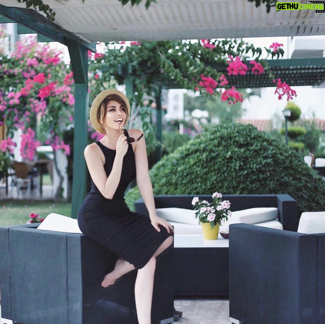 Ruken Demirer Instagram - Günaydıııınnn🤍🌸 #goodmorning #haveaniceday ✨