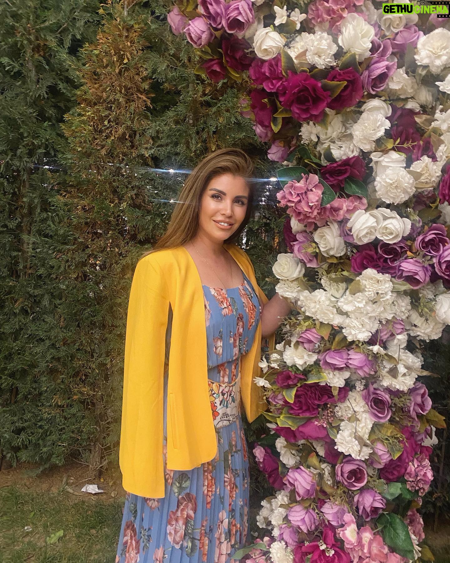 Ruken Demirer - 9K Likes - DΓΌnden bir kareyle iyi pazarlar diliyorum herkese || I wish everyone a nice Sunday with a photo from yesterday βοΈπΈπΈπΈ