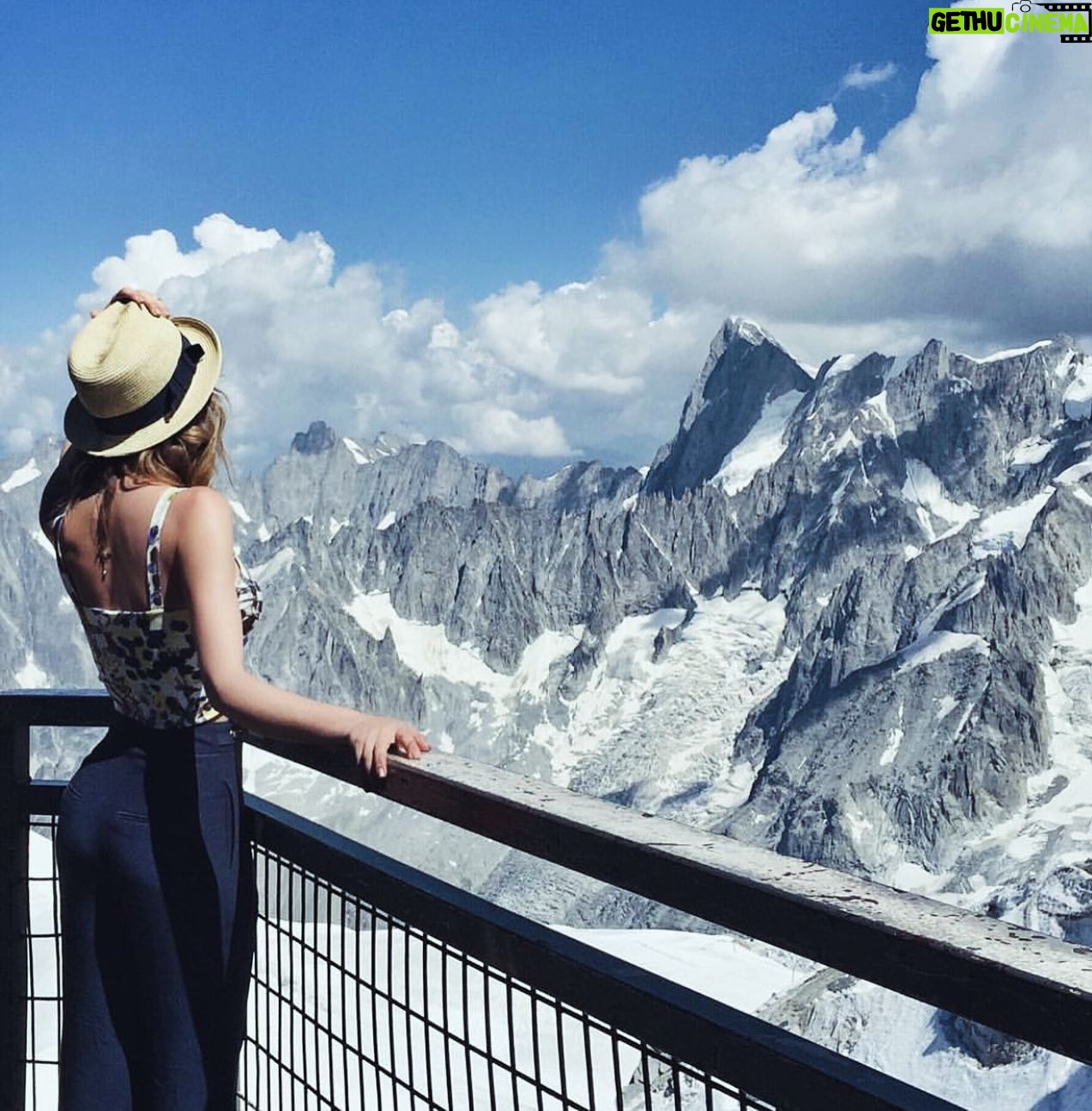 Ruken Demirer - 3 Likes - Chamonix-Mont-Blancβtan birkaΓ§ fotoΔrafla hepinize gΓΌzel bir gΓΌn diliyorumβ¨π€Γok sevdiΔim bir manzarasΔ± var. || I wish you all a lovely day with a few photos from Chamonix-Mont-Blanc. It has a view I really loveπ€ #tbt #rukenontheroad π